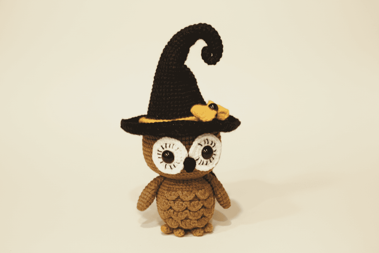 Cute Owl Crochet Pattern with Witch Hat